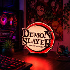 Lampe LED Demon Slayer Kimetsu No Yaiba RGB de LampeGeek, illumination colorée avec motif de démon.