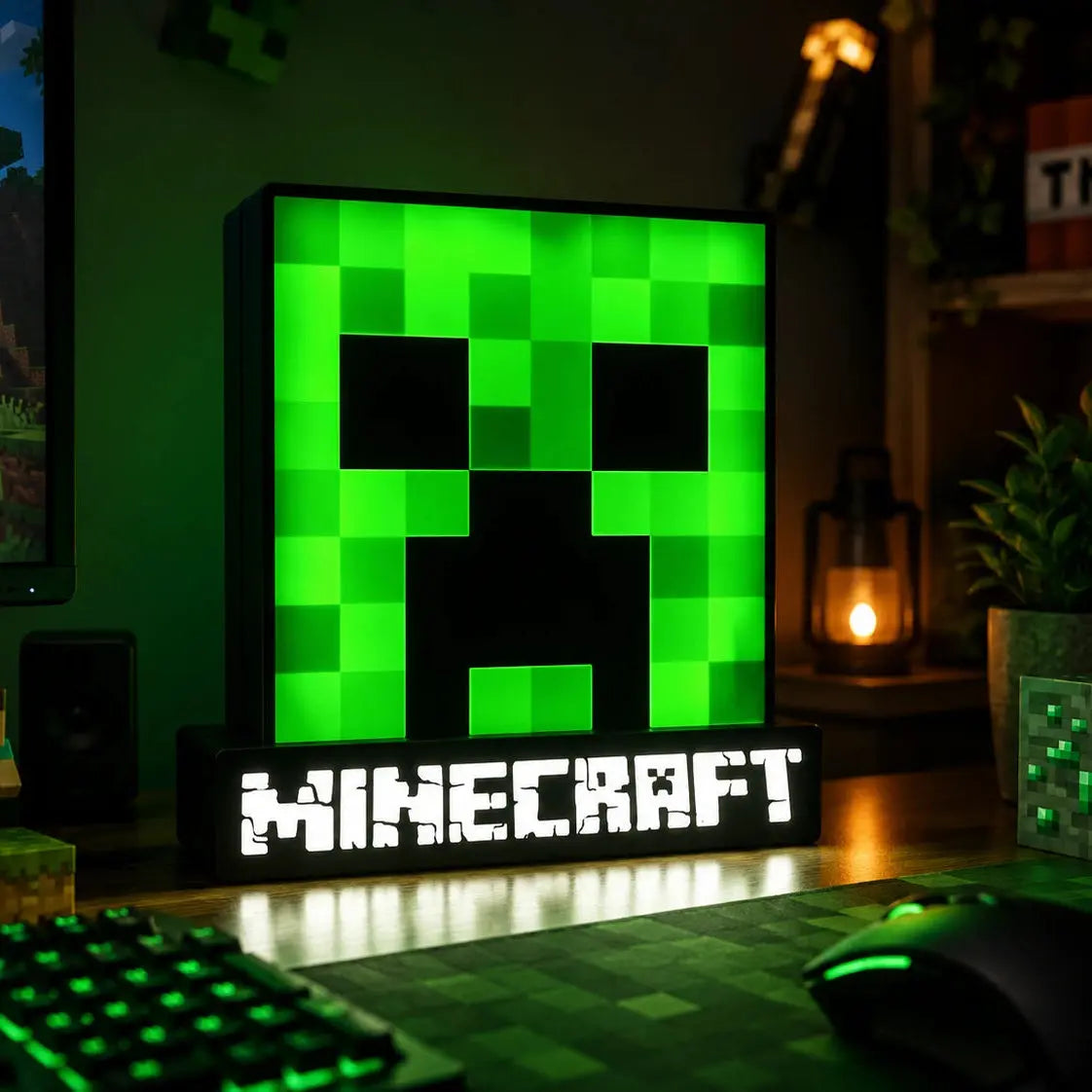 Lampe LED Minecraft Creeper RGB de LampeGeek, éclairage coloré avec design de creeper emblématique du jeu vidéo.