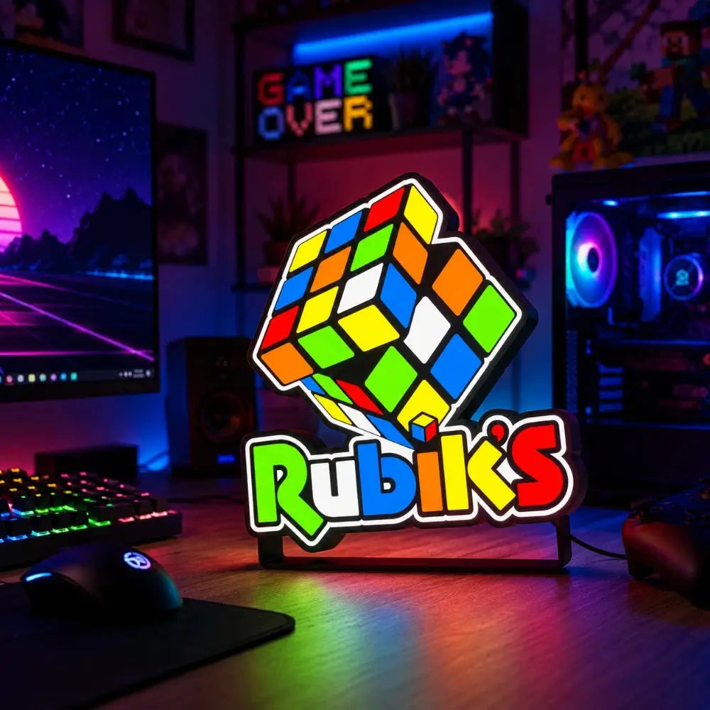 Lampe LED Rubik’s Cube LampeGeek, décor rétro gaming RGB avec cube lumineux coloré et design moderne.